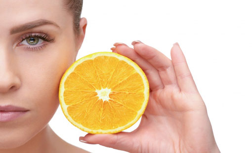 فيتامين (C) العدو الأوّل لعلامات التقدّم في السن